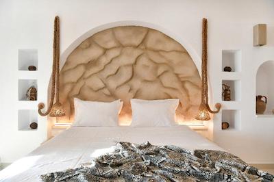 MYTHIC EXCLUSIVE RETREAT