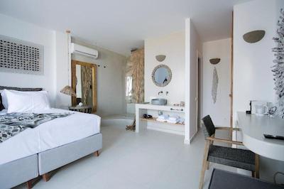 MYTHIC EXCLUSIVE RETREAT