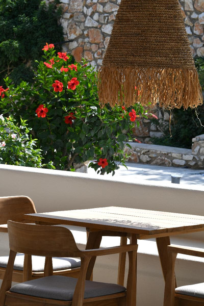 MYTHIC EXCLUSIVE RETREAT
