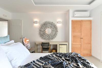 MYTHIC EXCLUSIVE RETREAT