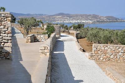 MYTHIC EXCLUSIVE RETREAT