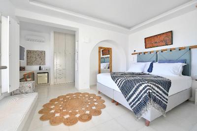 MYTHIC EXCLUSIVE RETREAT