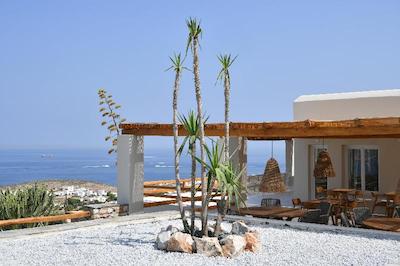 MYTHIC EXCLUSIVE RETREAT