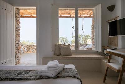 MYTHIC EXCLUSIVE RETREAT