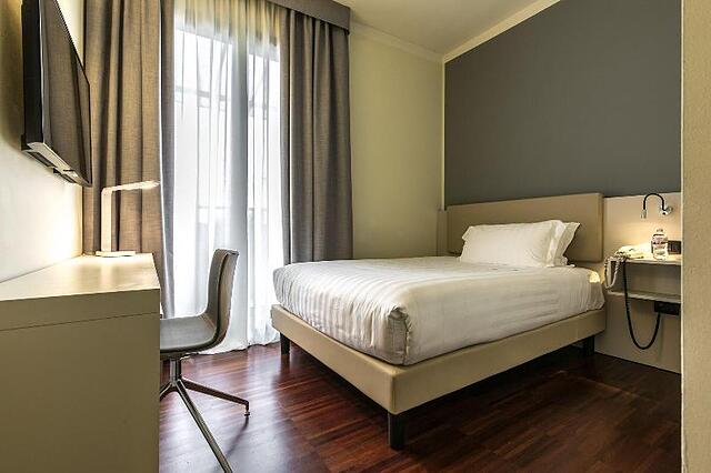 43 STATION HOTEL