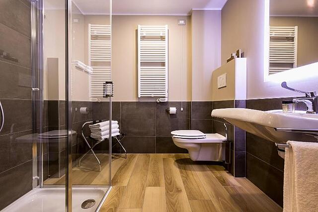 43 STATION HOTEL