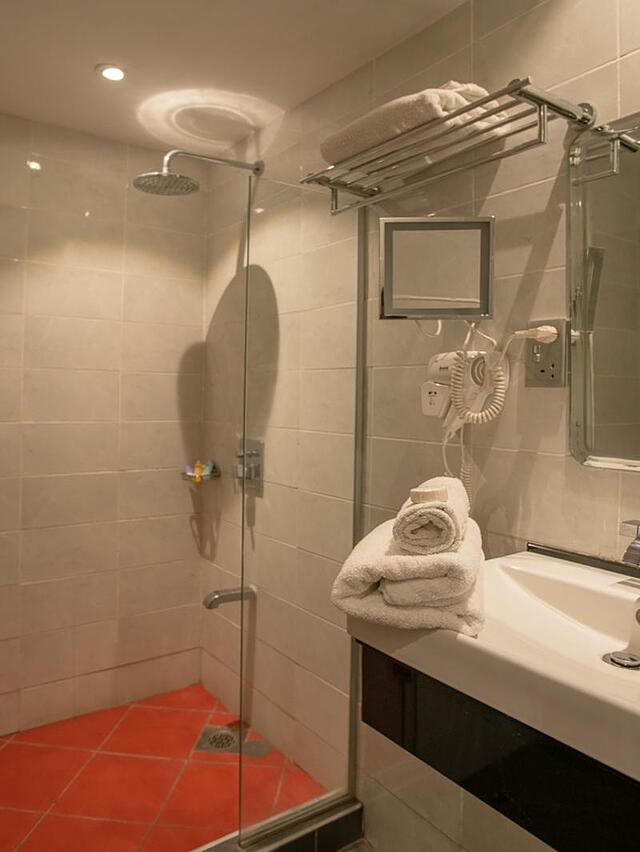 Cloud Hotel & Suites