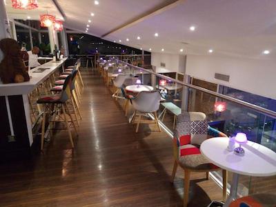 Cloud Hotel & Suites