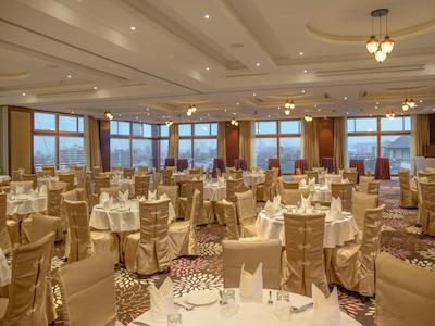 Cloud Hotel & Suites