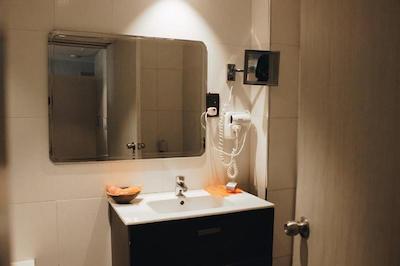 Cloud Hotel & Suites