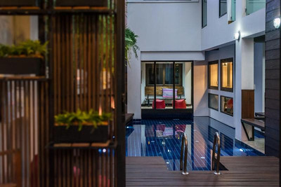 33 POSHTEL