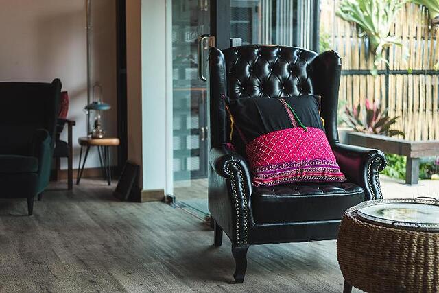 33 POSHTEL