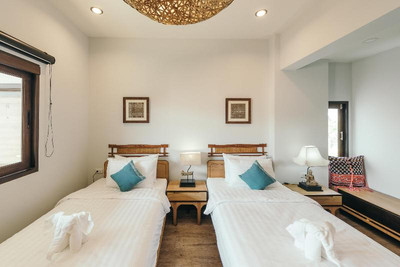 33 POSHTEL