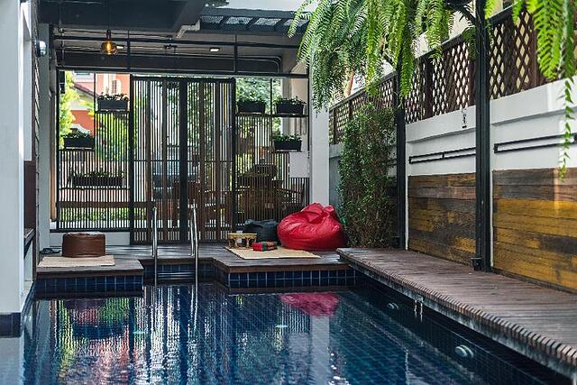 33 POSHTEL
