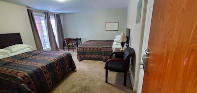 Nettys Nest Visitor Lodge