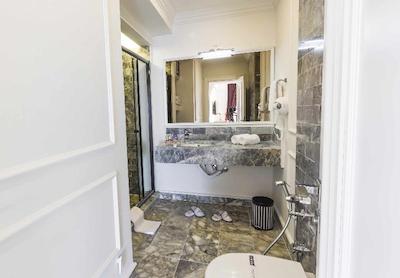 Andalouse Elegant Suit Hotel