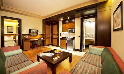 کورال سوئیتس الحمرا