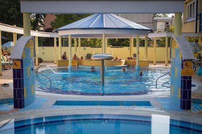 رادولف هتل هاجدا اسزوبوزسیلا