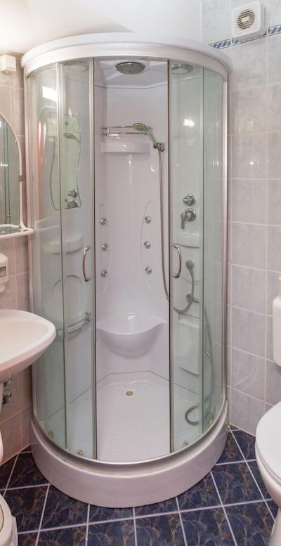 رادولف هتل هاجدا اسزوبوزسیلا