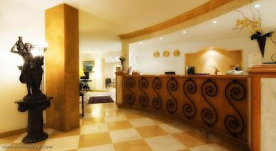 بلا ریوا سوئیت هتل