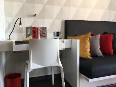 اسمالویل هتل