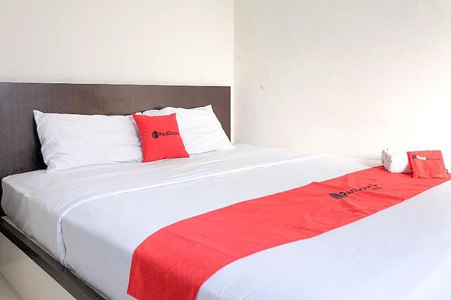 REDDOORZ NEAR PANTAI PEDE