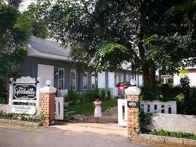 THE GOODVILLE COTTAGE