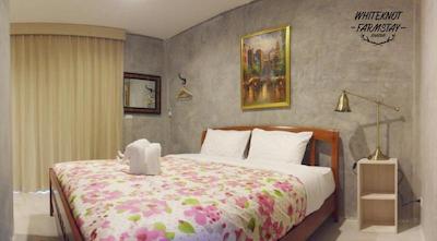 White Knot Khao Yai by D Varee