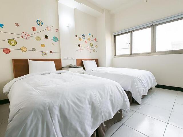 E MOON HOTEL