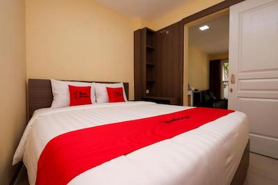 RedDoorz Plus near Paragon Mall Semarang