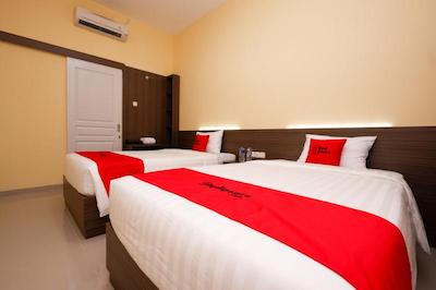 RedDoorz Plus near Paragon Mall Semarang