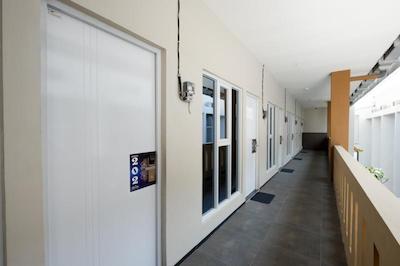 RedDoorz Plus near Paragon Mall Semarang