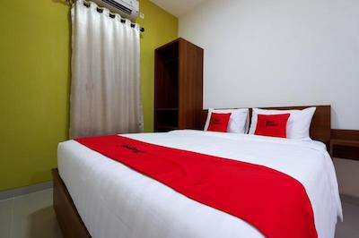 RedDoorz Plus near Paragon Mall Semarang