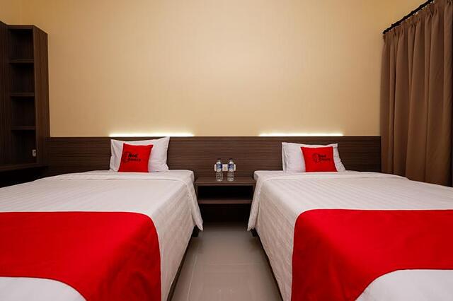 RedDoorz Plus near Paragon Mall Semarang