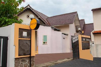 Spot On 2697 Homy House