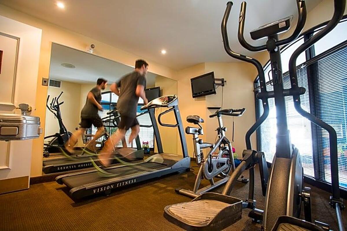 LE ST MARTIN BROMONT HOTEL SUITES