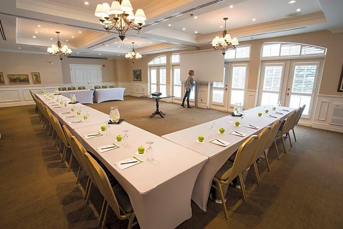 LE ST MARTIN BROMONT HOTEL SUITES