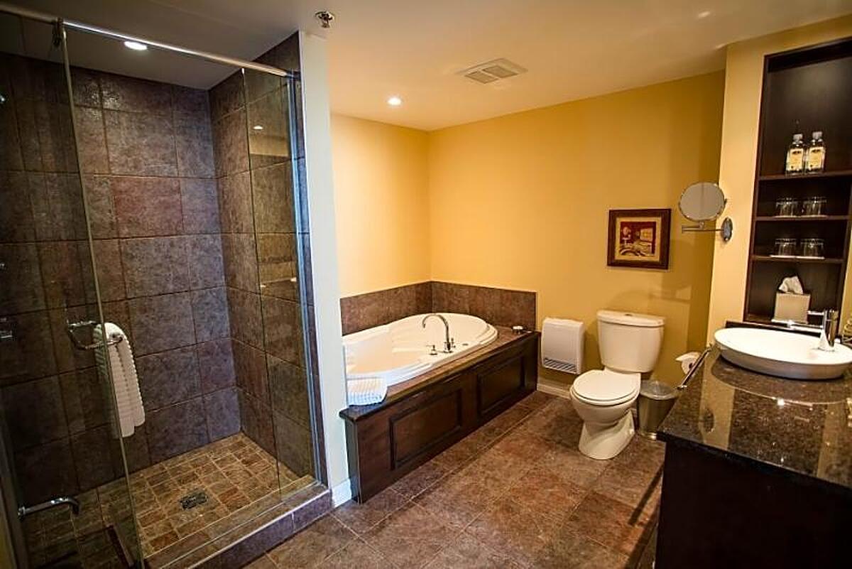 LE ST MARTIN BROMONT HOTEL SUITES