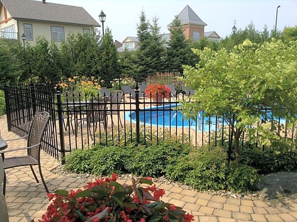 LE ST MARTIN BROMONT HOTEL SUITES