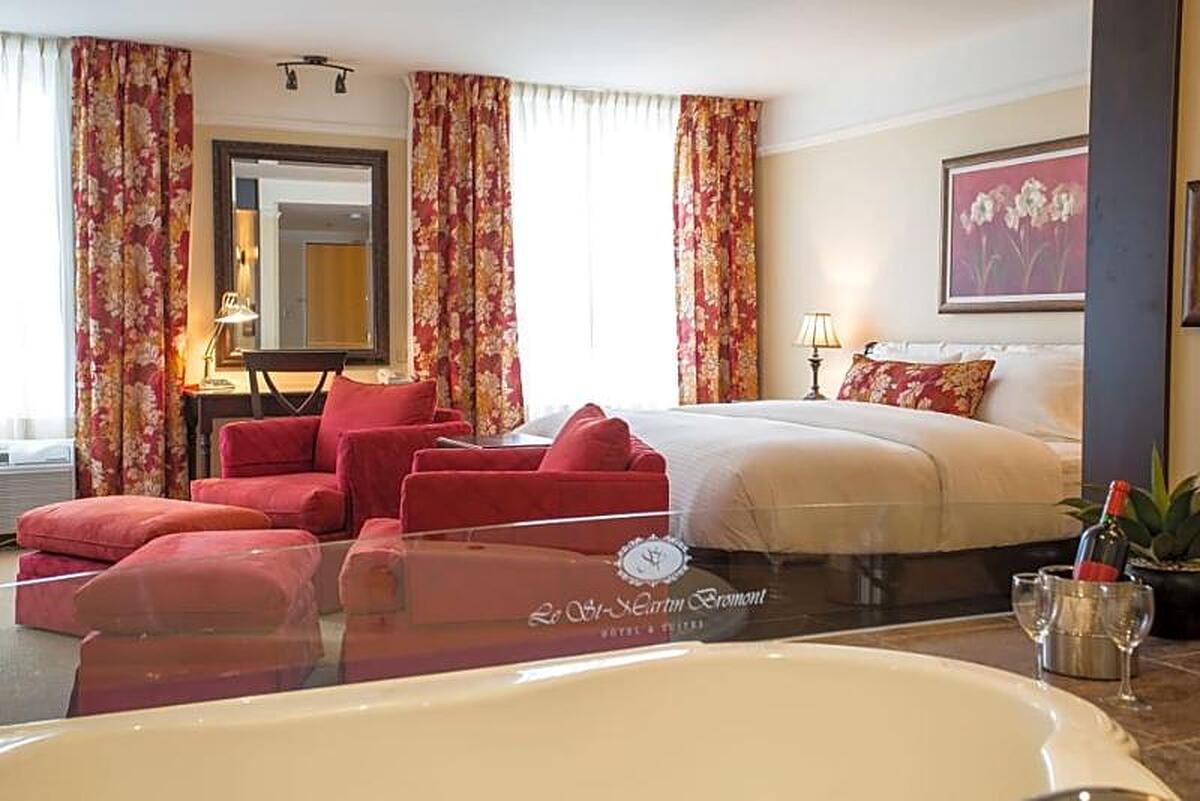 LE ST MARTIN BROMONT HOTEL SUITES