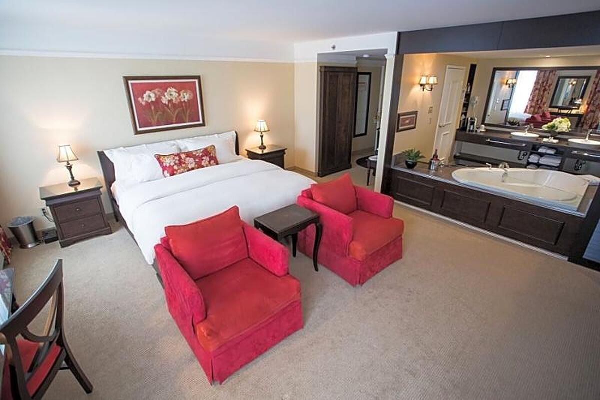 LE ST MARTIN BROMONT HOTEL SUITES