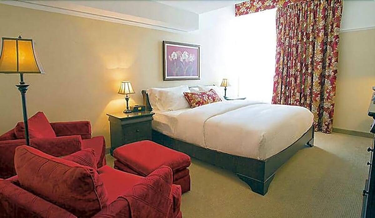 LE ST MARTIN BROMONT HOTEL SUITES