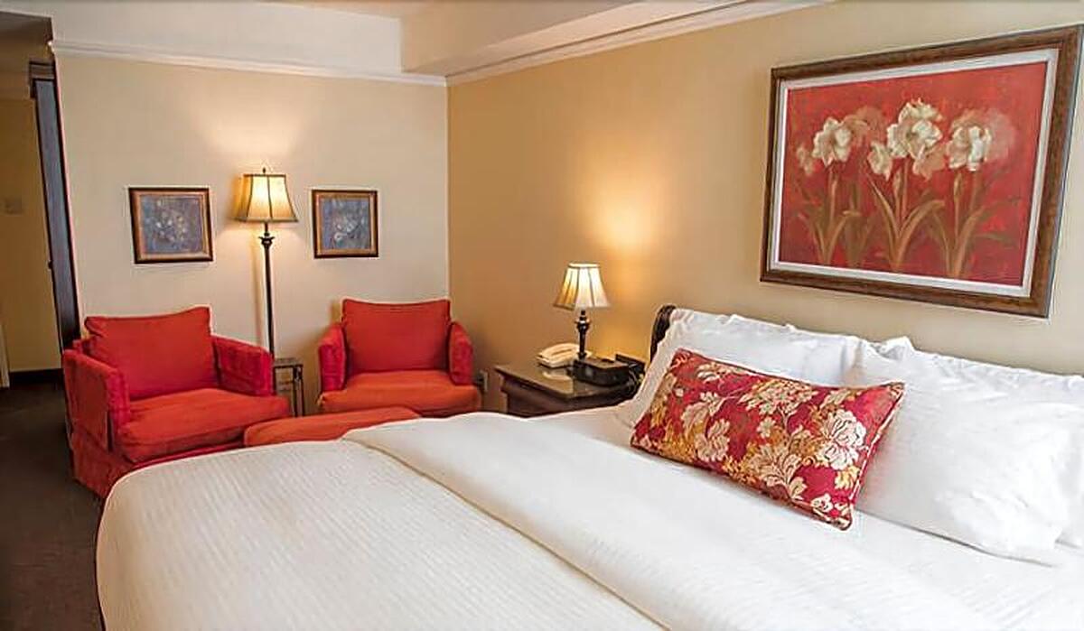 LE ST MARTIN BROMONT HOTEL SUITES