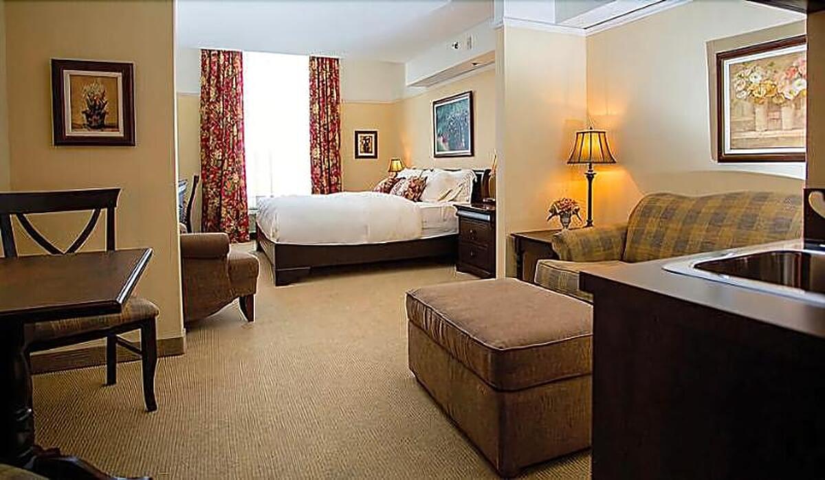 LE ST MARTIN BROMONT HOTEL SUITES