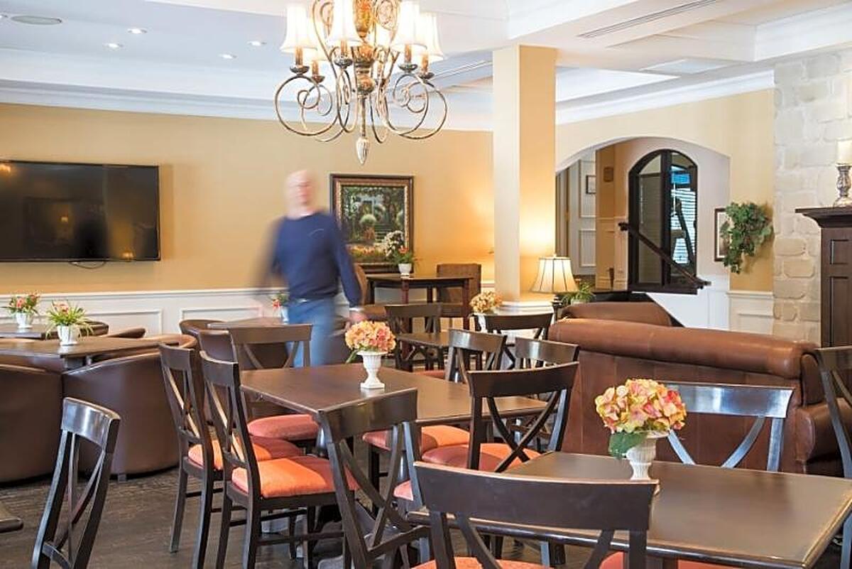 LE ST MARTIN BROMONT HOTEL SUITES