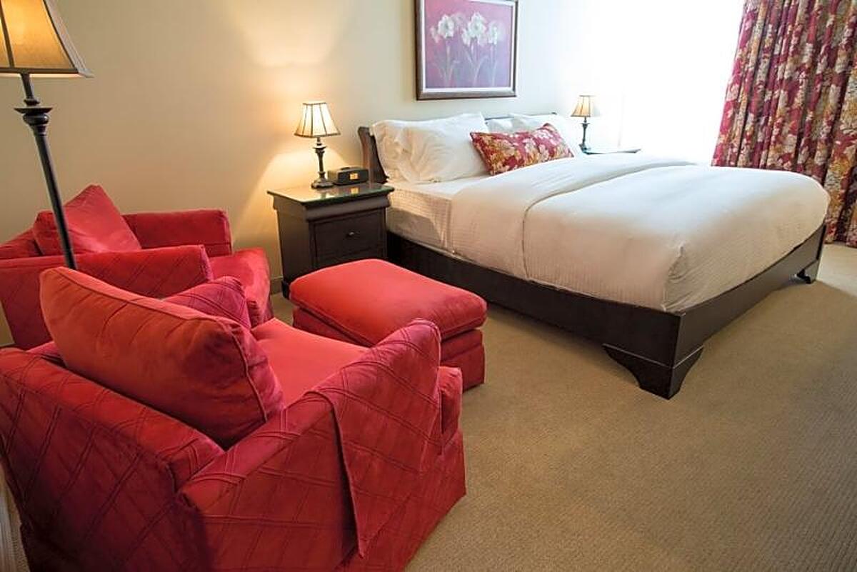 LE ST MARTIN BROMONT HOTEL SUITES