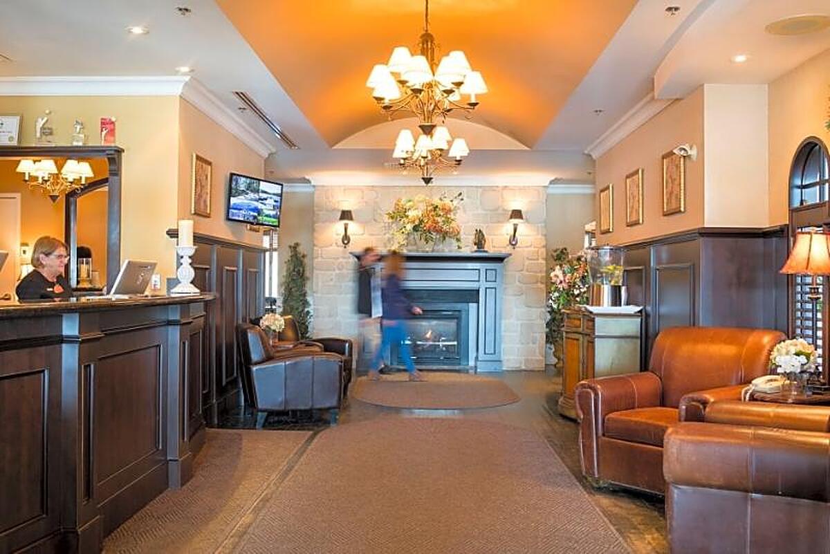 LE ST MARTIN BROMONT HOTEL SUITES