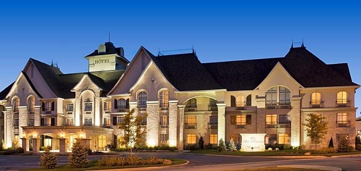 LE ST MARTIN BROMONT HOTEL SUITES