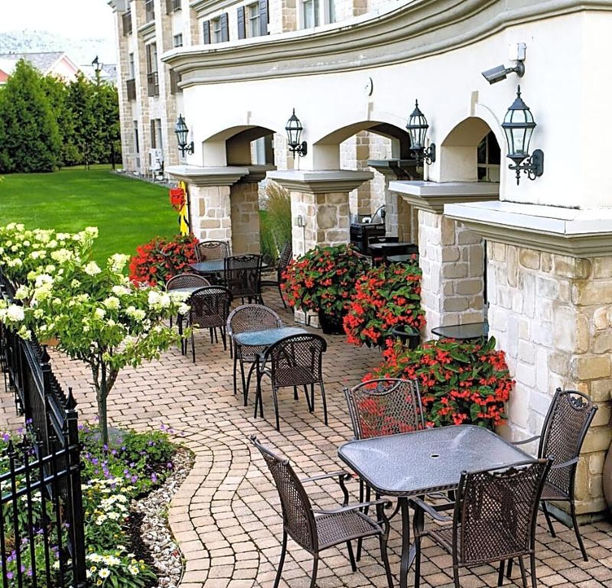 LE ST MARTIN BROMONT HOTEL SUITES