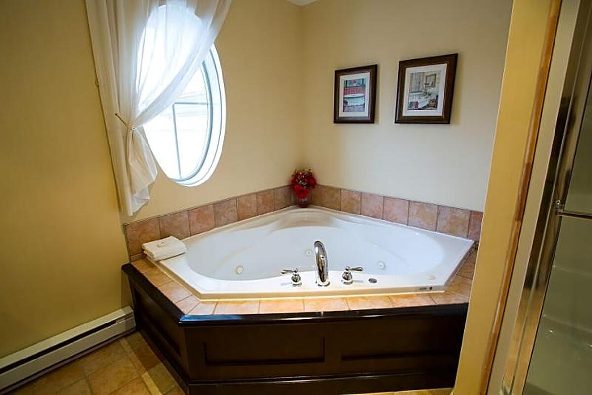 LE ST MARTIN BROMONT HOTEL SUITES